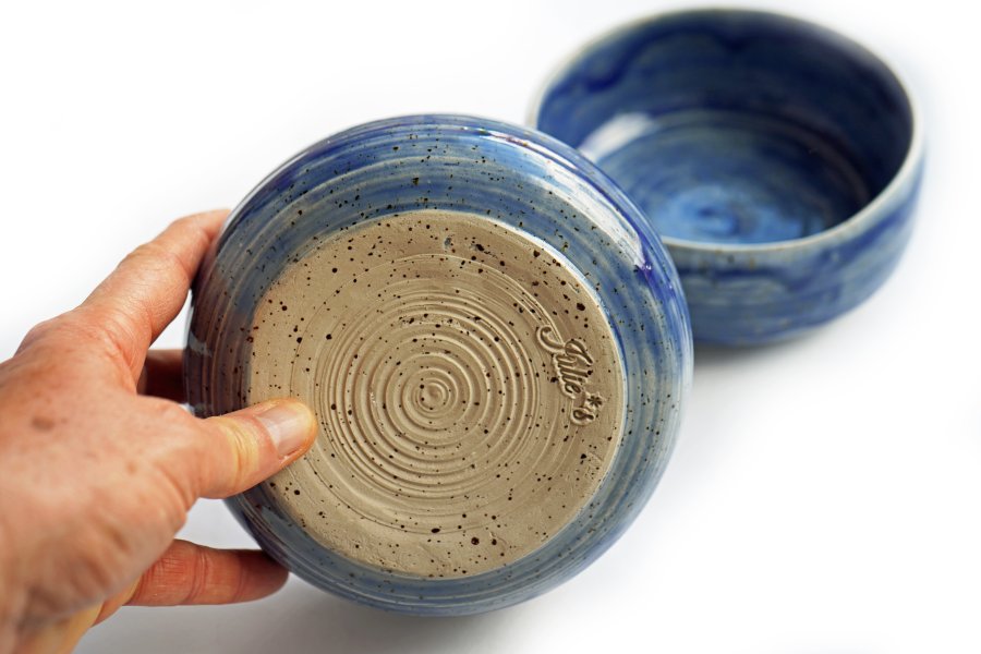 handgetöpferte Müsli Bowl Schale aus Keramik - in schattiertem Meerblau